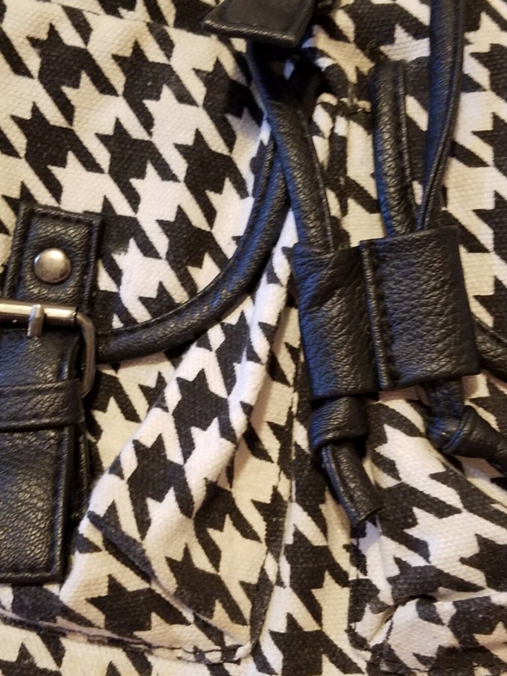 Fashionable backpack - houndstooth pattern! - Picture 4 of 15